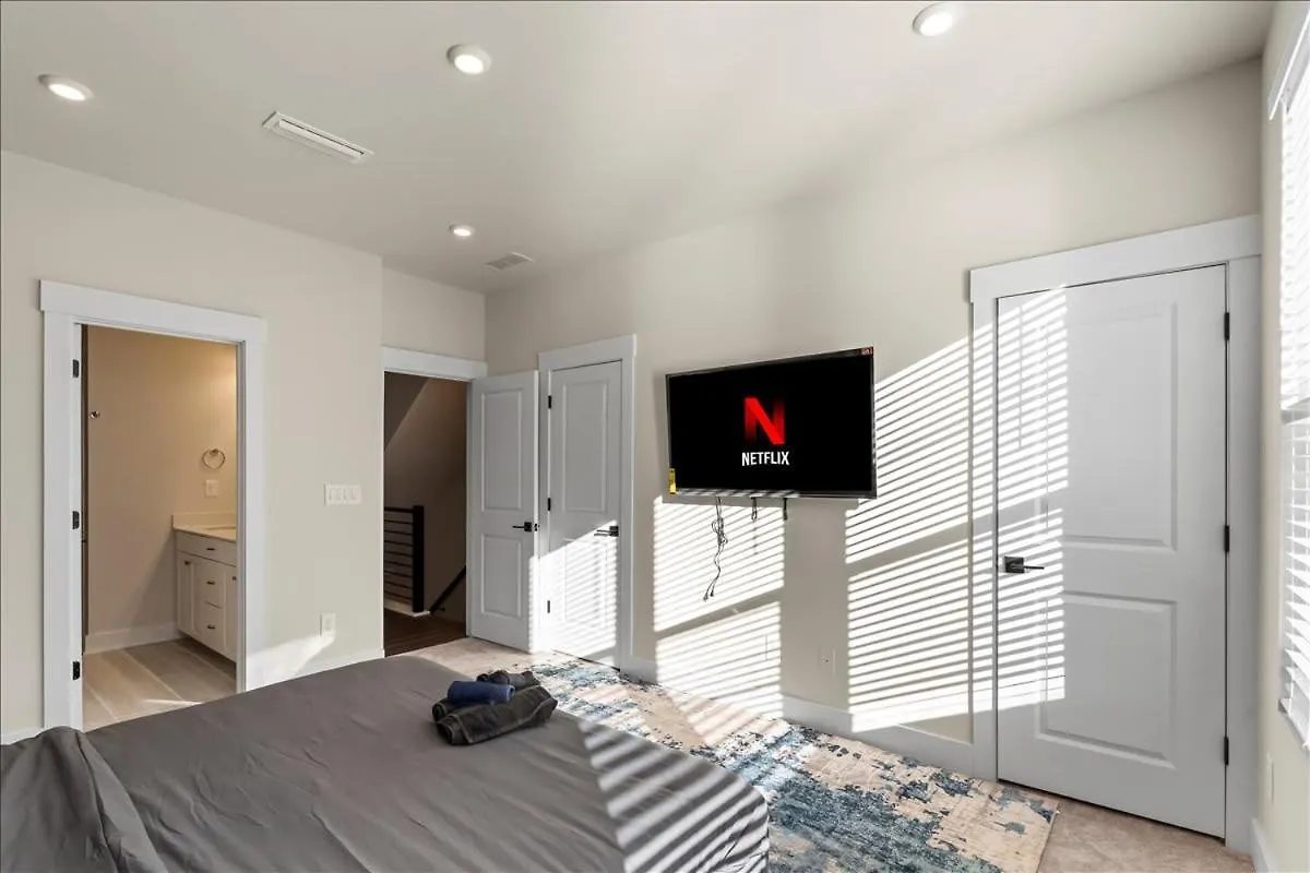 Villa Luxurious King 3Br Townhouse Mins To Uptown Clt! à Charlotte 0*,  États-Unis