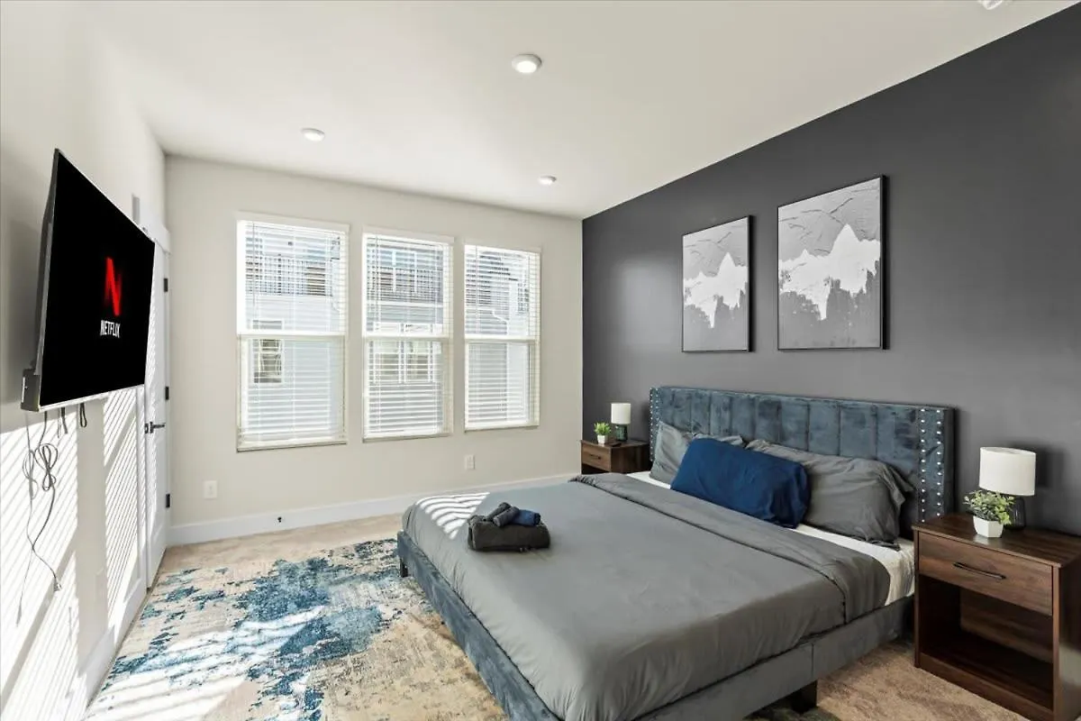 Dom wakacyjny Willa Luxurious King 3Br Townhouse Mins To Uptown Clt! Charlotte Stany Zjednoczone Ameryki